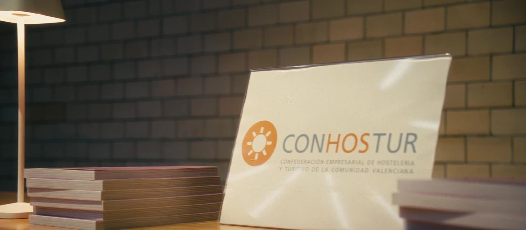 Conhostur — Welcome & the hall