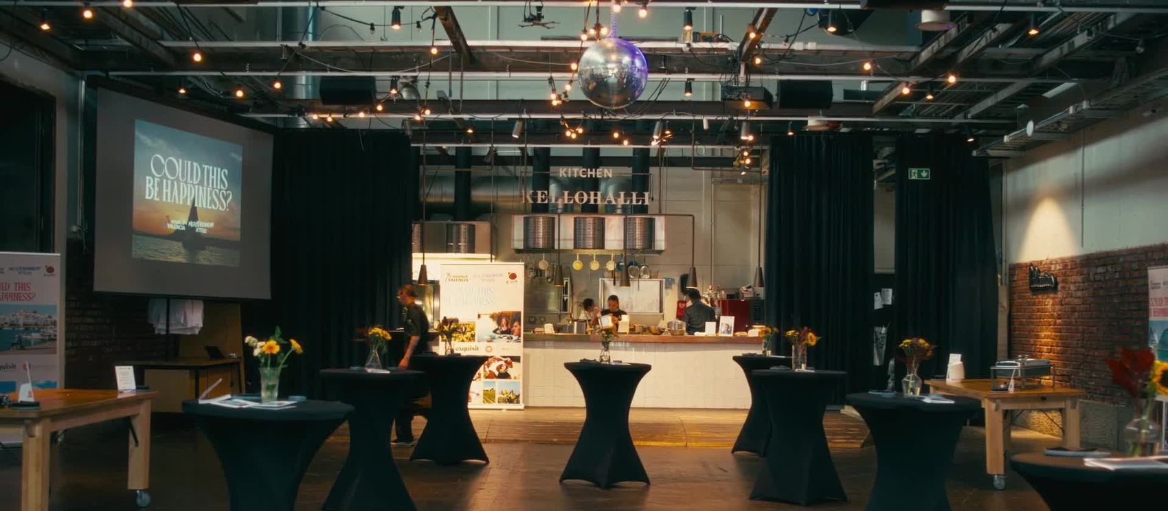 Conhostur — Welcome & the hall